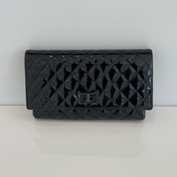 CHANEL 20P REIUSSUE BLACK ON BLACK PATENT LEATHER CLUTCH NIB! - Picture 9 of 17